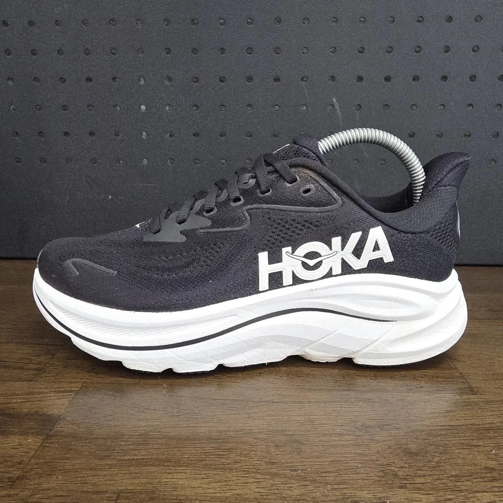 Hoka One One Clifton 10 Womens Size 8.5B Black Athletic Running Shoes Sneakers